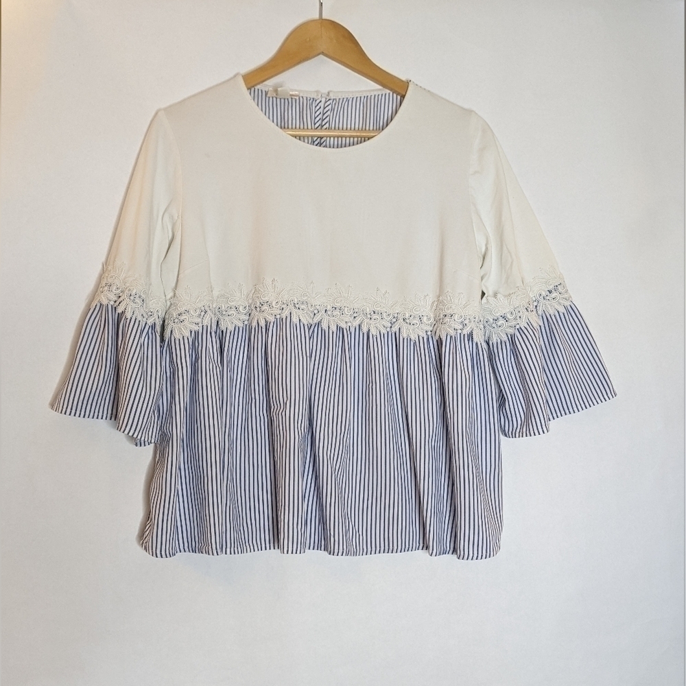 GeBe TOP Shirt Blouse MEDIUM BLUE WHITE STRIPED FLOWY SHORT SLEEVE KEYHOLE FLAW